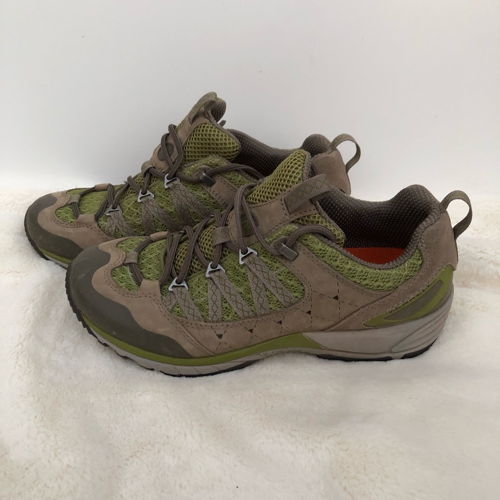 EUC Merrell shoe